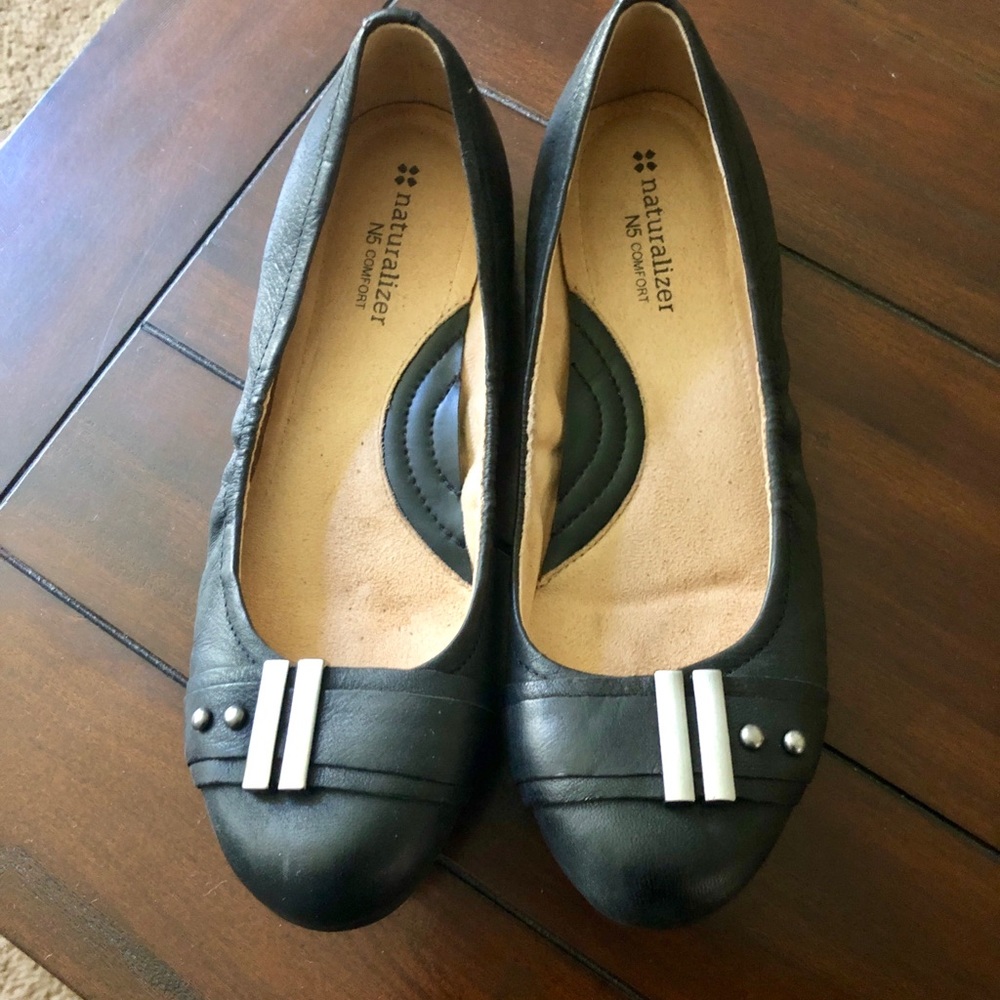 Black leather upper flats size 7W